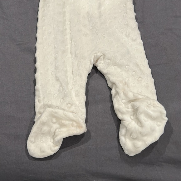 Disney Cream Color Baby Footsie Size 6-9 Months - Picture 6 of 6